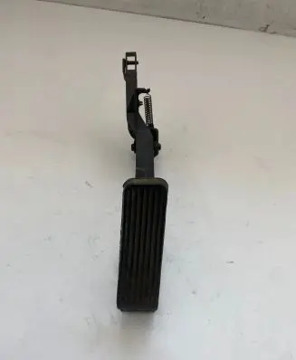 Mercedes-Benz E W210 Accelerator throttle pedal 2203010001 2103010520 A2103011520
