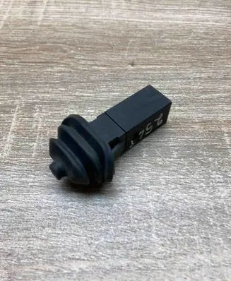 BMW 3 E90 E91 Fuel tank opening switch 8228939