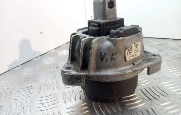 BMW 7 F01 F02 F03 F04 Engine mount bracket 6852148 685214801