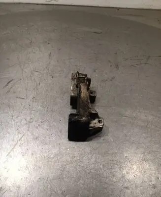 Engine mounting bracket