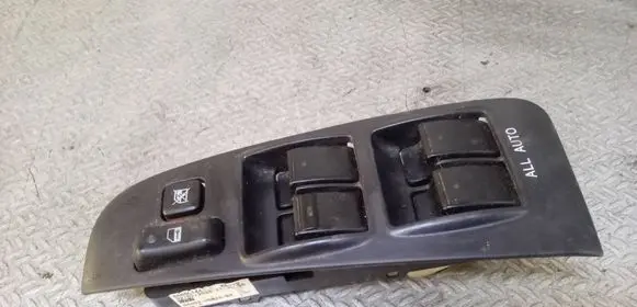 Toyota Avensis T250 Electric window control switch 8482005100