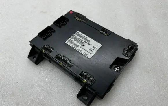 Tesla Model S Comfort/convenience module 101090700D 30016316 P0747Q08F