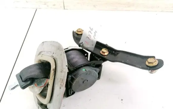 Subaru Legacy Middle seatbelt (rear) 