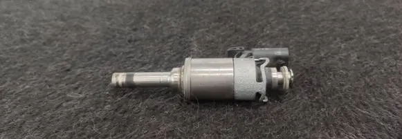 Seat Leon (5F) Fuel injector 04E906036T