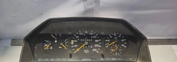 Speedometer (instrument cluster)