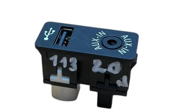 BMW 1 F20 F21 USB socket connector 84109229246 9229246