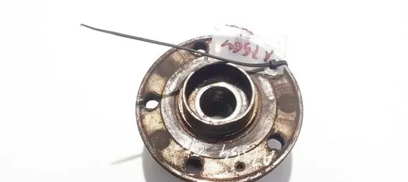 Skoda Octavia Mk2 (1Z) Front wheel hub