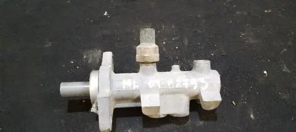 Mercedes-Benz ML W163 Master brake cylinder 26612501073 26.6125-0107.3
