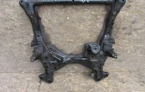 Nissan Pathfinder R51 Rear axle beam 