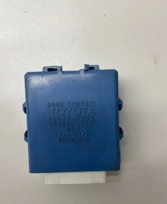 Toyota Yaris Door control unit/module 0515003580