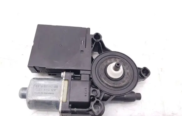 Volkswagen PASSAT B7 Front door window regulator motor 3AA959702A 3AA837462 3C0959792C