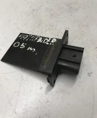 Nissan Pathfinder R50 Heater blower motor/fan resistor 19E624AA