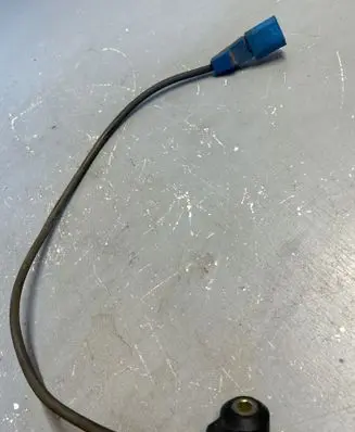 Audi A6 S6 C5 4B Detonation knock sensor 06C905377