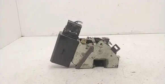 BMW 7 E38 Rear door lock 40620751 835245