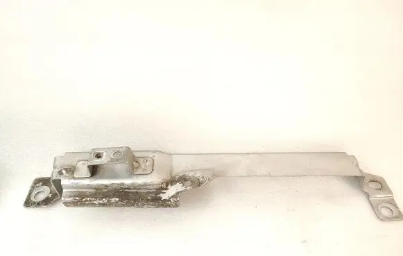 Volvo XC60 Fender mounting bracket 31424580
