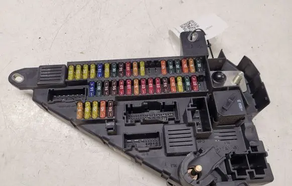 BMW 5 E60 E61 Fuse module 913883001 518956057