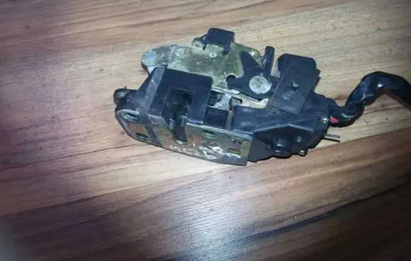 Mazda 626 Rear door lock