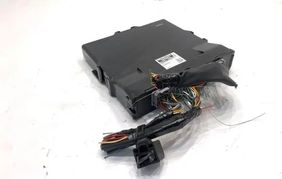 Toyota Auris E180 Central body control module 8998102060