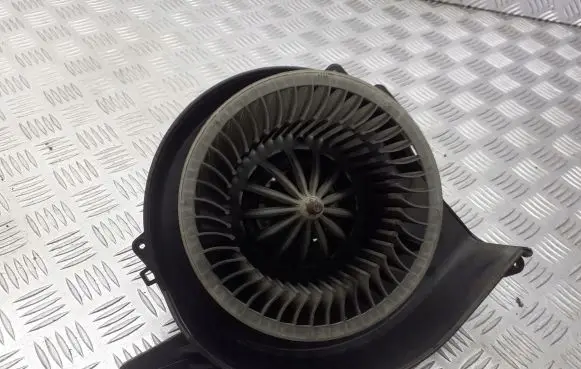 Skoda Fabia Mk2 (5J) Front door blower motor 6Q1819015C