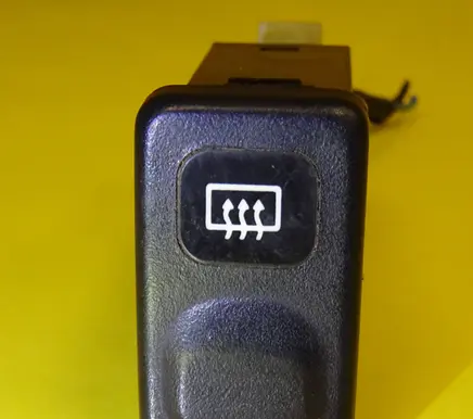 KIA Sportage Windscreen/window heater switch