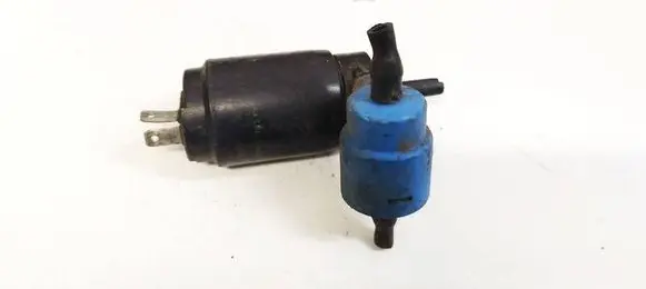 Volkswagen PASSAT B4 Windscreen/windshield washer pump
