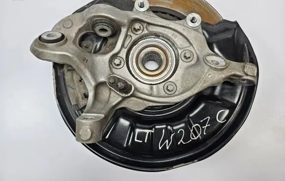 Mercedes-Benz E C207 W207 Rear wheel hub