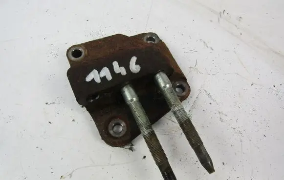 Honda CR-V Engine mounting bracket 