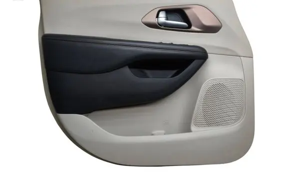 Chrysler Pacifica Front door card panel trim 5RP552D2AI 3393370 288097