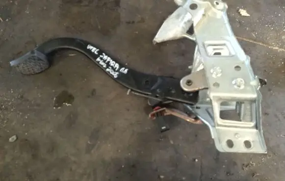 Opel Zafira B Clutch pedal 24463406