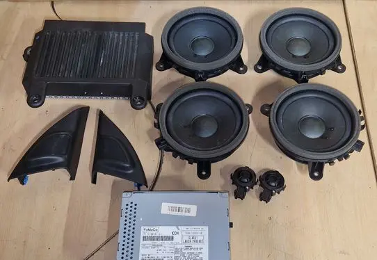 Volvo V70 Audio system kit 31252330 30657445