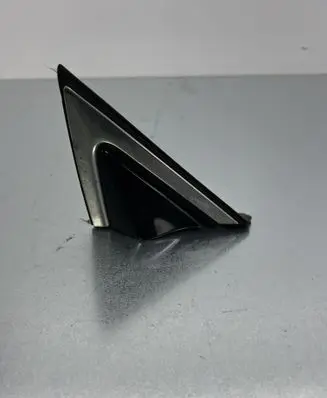 Hyundai Santa Fe Front door glass trim molding 861802W000