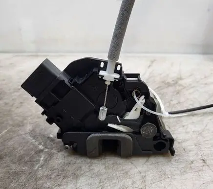 Ford Mondeo MK IV Front door lock 8M2AR21812AA A048317