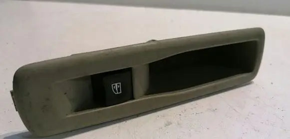 Renault Megane III Electric window control switch 829500004R