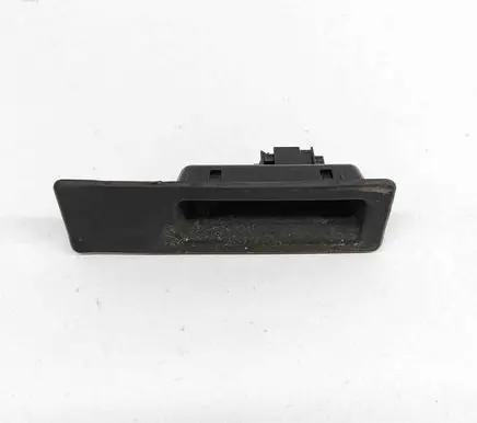 BMW 4 F32 F33 Tailgate/boot open switch button 7368752