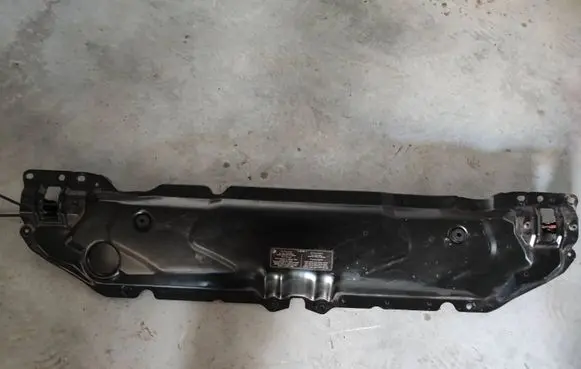 BMW 5 E60 E61 Top upper radiator support slam panel 7033741