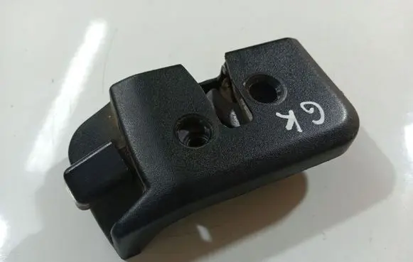 Audi 80 90 S2 B4 Seat back rest lock catch 8A9885879