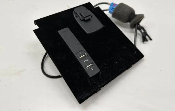 Mercedes-Benz S W222 USB socket connector A2228200915 A2228200254