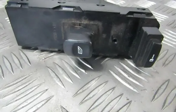 Volvo V70 Electric window control switch 30737519
