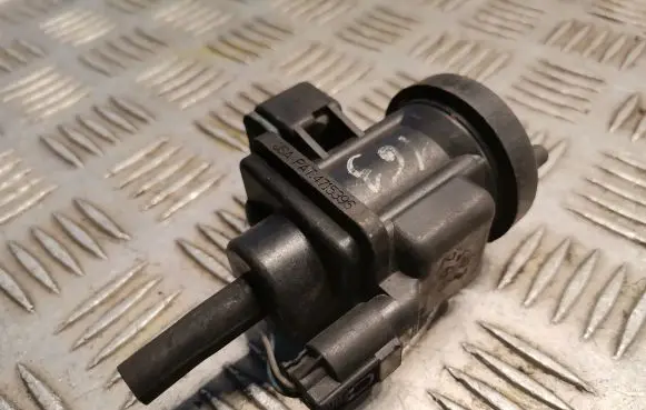 Mercedes-Benz ML W163 Turbo solenoid valve 0005450527