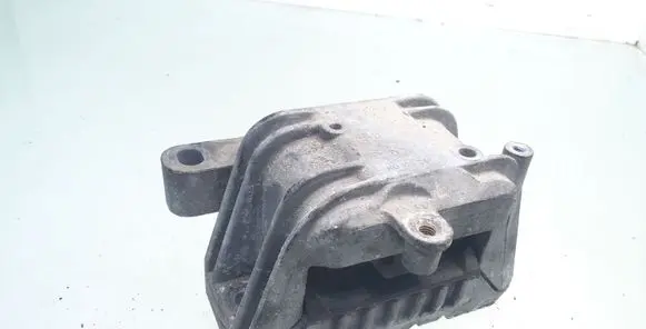 Volkswagen PASSAT B6 Engine mount bracket 1K0199262P