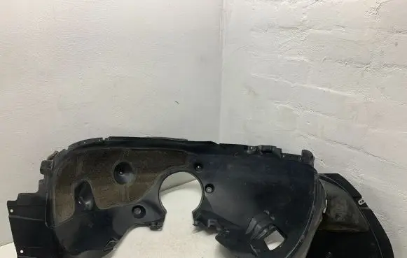 Front wheel arch liner splash guards
