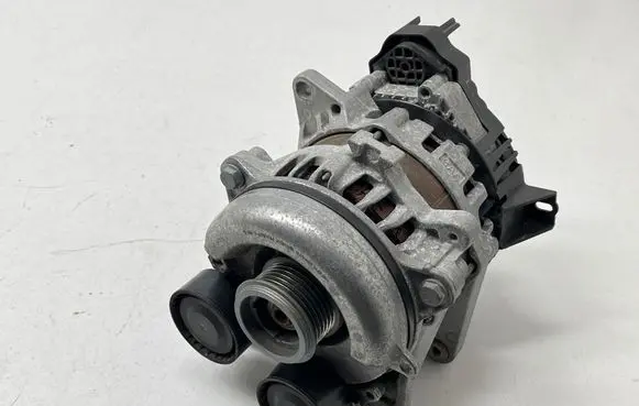 Nissan Qashqai J12 Generator/alternator 117507541R 62907604 2408202162