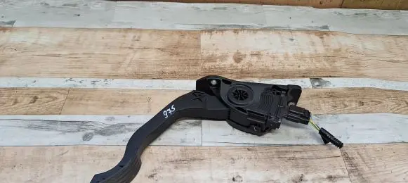 Ford Focus C-MAX Accelerator throttle pedal AV619F836AB AV619F836