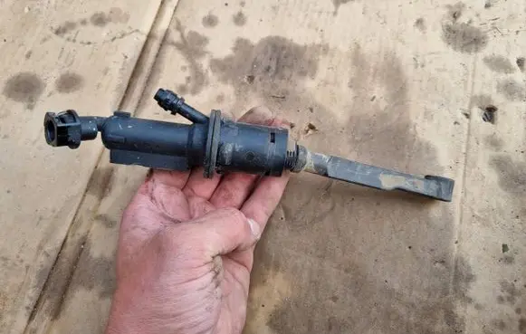 Clutch slave cylinder