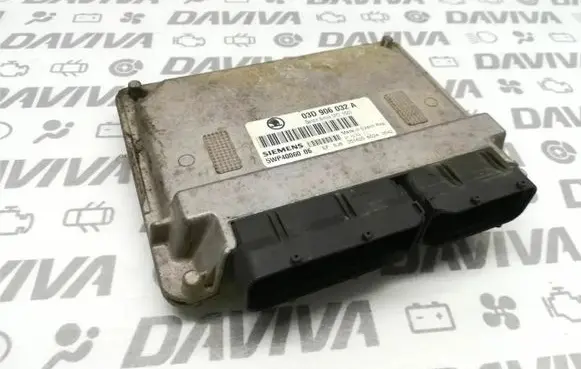 Skoda Fabia Mk2 (5J) Engine control unit/module 03D906032A 251610 5WP40060