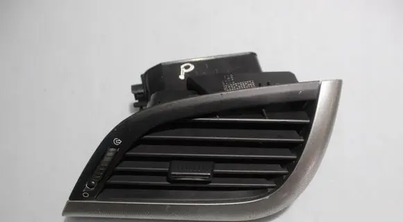 Peugeot 207 Dashboard side air vent grill/cover trim