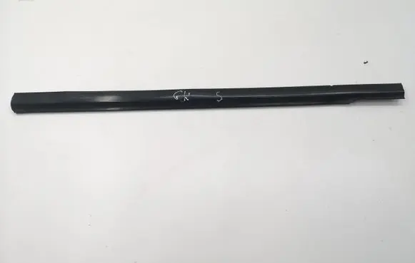 KIA Sorento Rear door glass trim molding