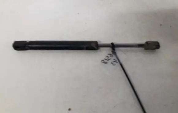 Audi A4 S4 B5 8D Tailgate/trunk strut/damper 8D5827552C