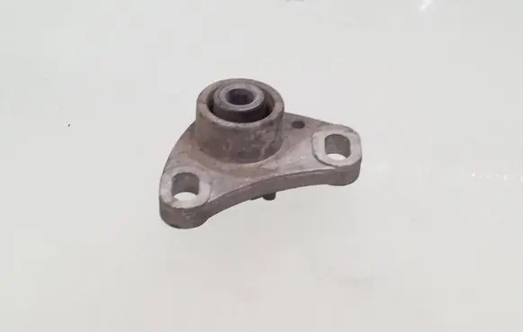 Volvo S60 Engine mount bracket 8666204