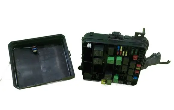 Peugeot 4007 Fuse box set PR06102000 BEZPIECZNIKOW